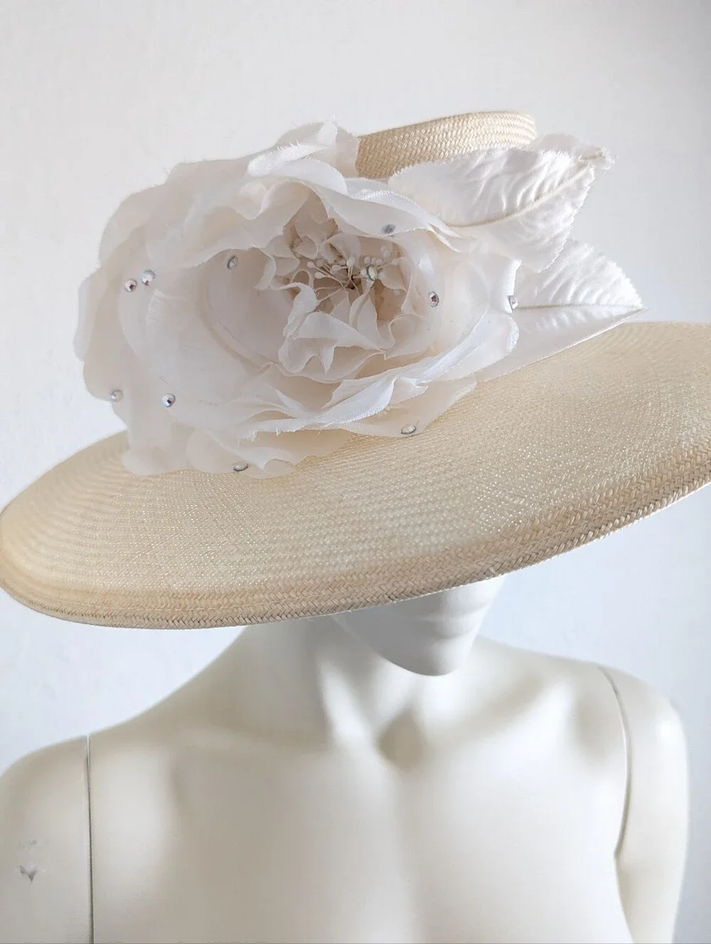 Vintage Joe Bill Miller Off-White Huge Crystal Studded Silk Flower Straw Hat - Picture 4 of 5